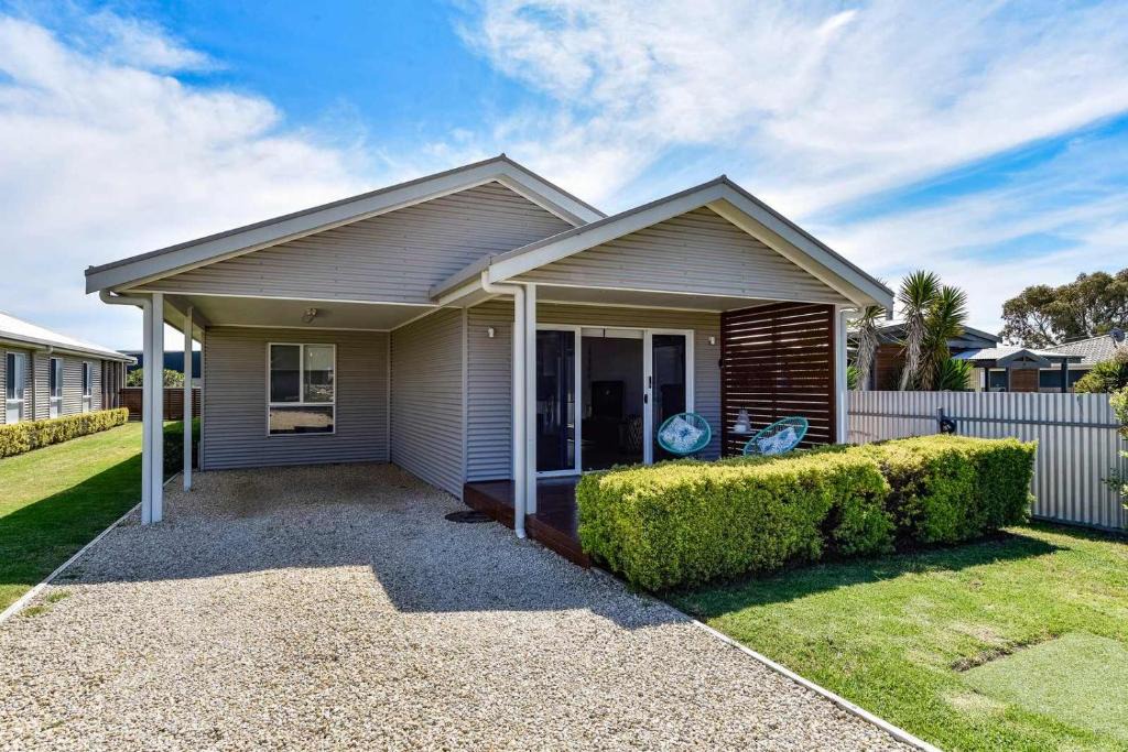 Waterhouse House | Riptide - Pet friendly outside WiFi