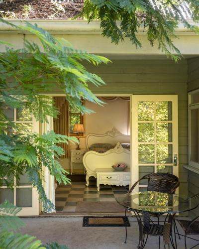 Tilba Tilba House | River cottage