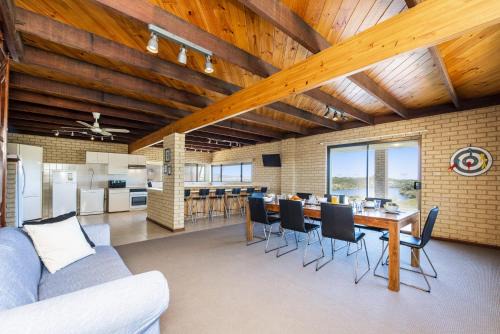 Guilderton House | River View Retreat - Both Ocean and River Views