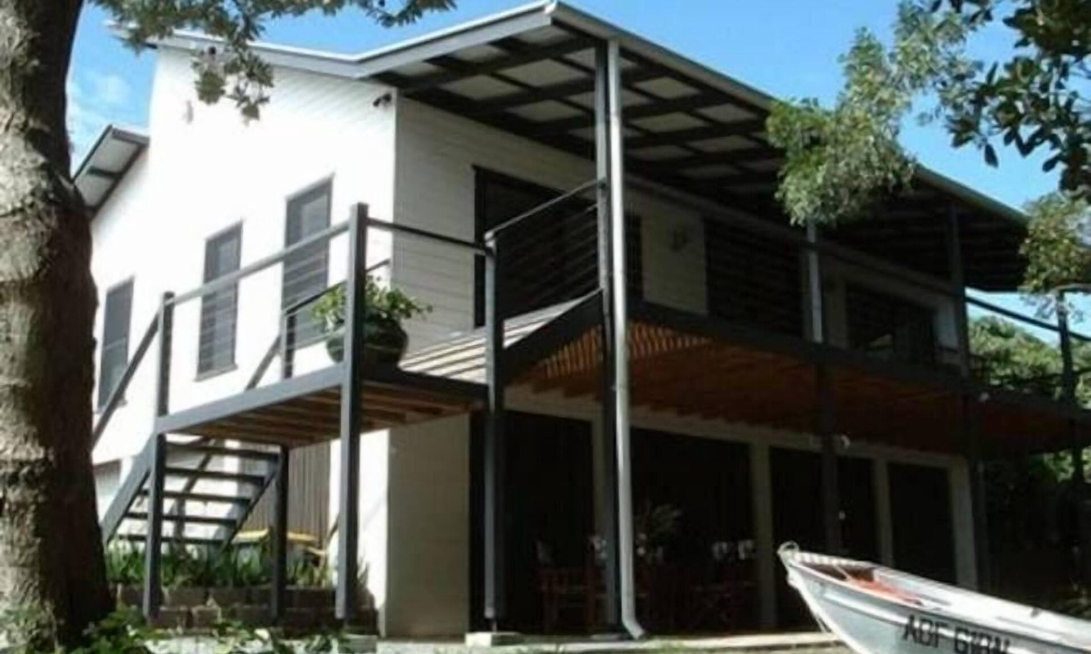 Iluka House | RIVERPEARL - Waterfront modern private house in Iluka. Views Garages huge yard