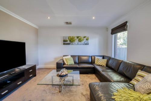 Rivervale House | Rivervale Retreat - Spacious Family Living