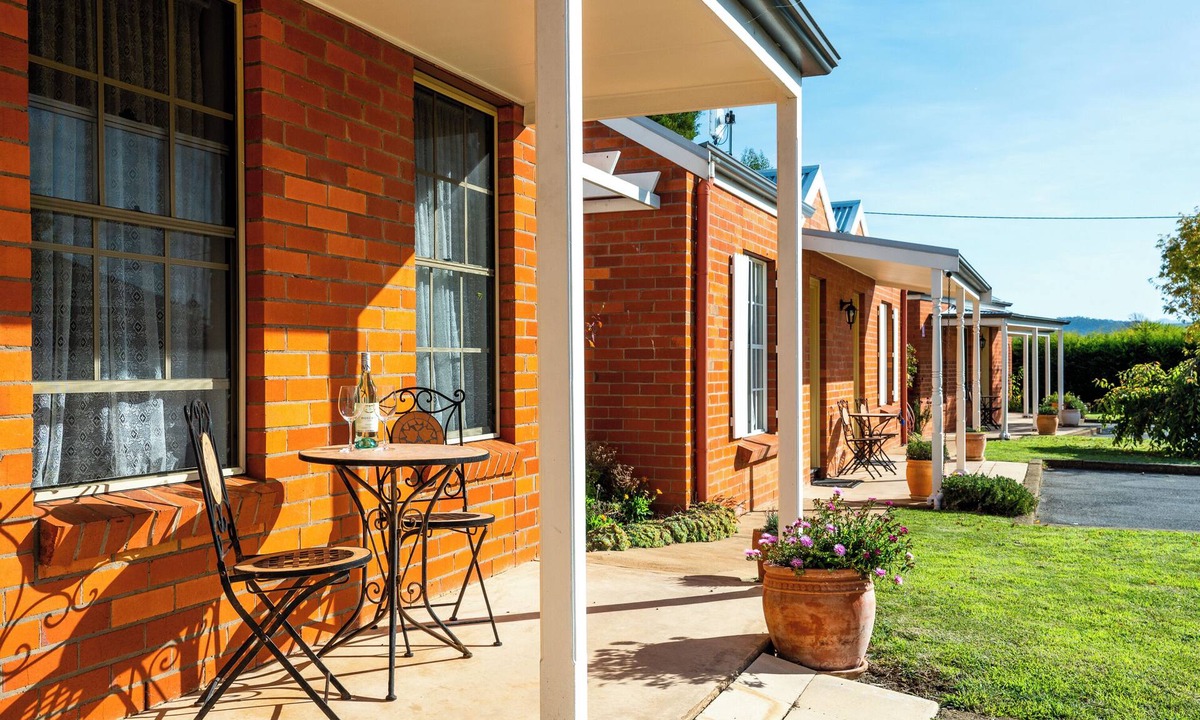 Ross Hotel | Riverview at Ross