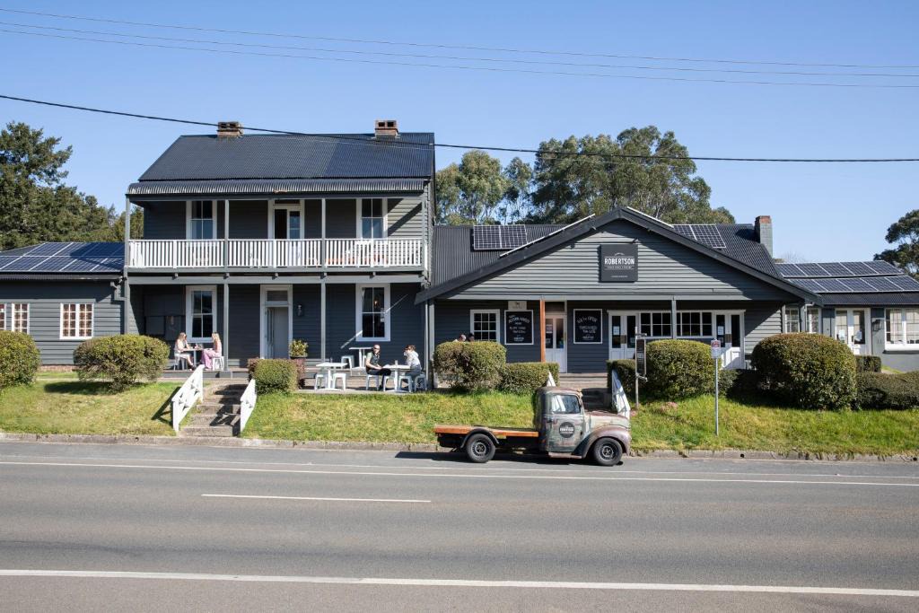 Robertson Hotel | Robertson Public House and Kitchen