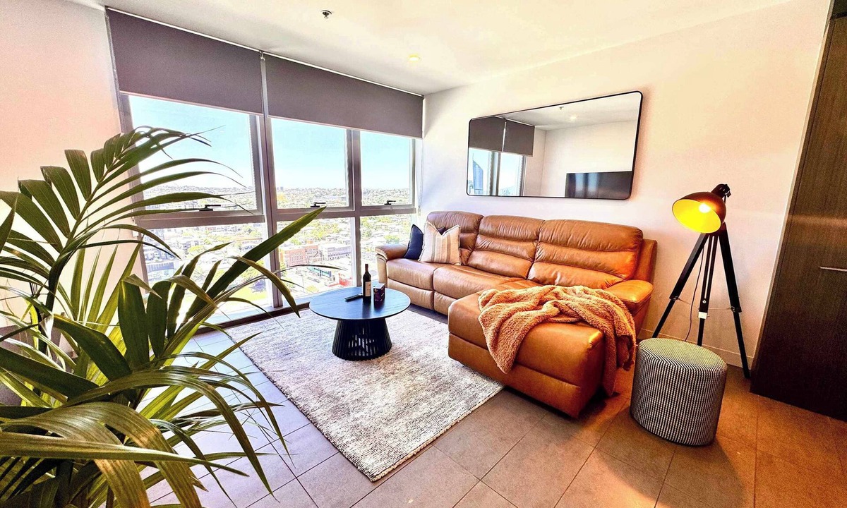 Woolloongabba Apartment | Rooftop Pool 2BR at the Gabba with City Views