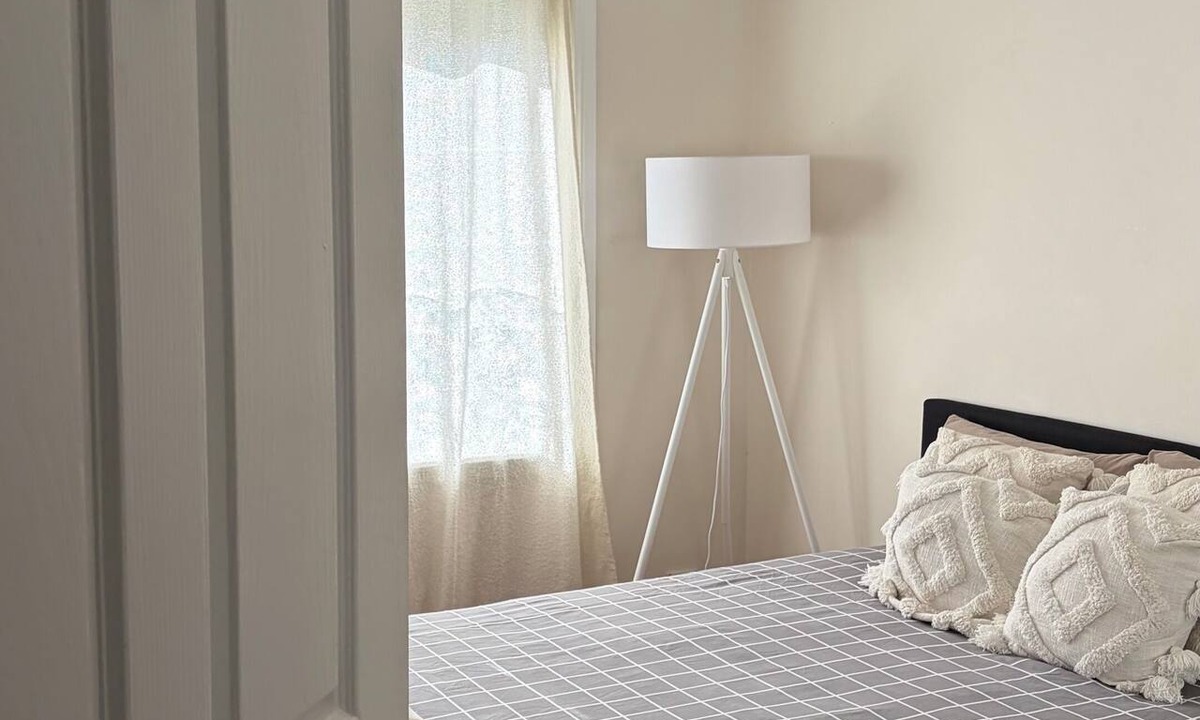 St. Albans House | Room-cozy Studio Retreat in Saint Albans