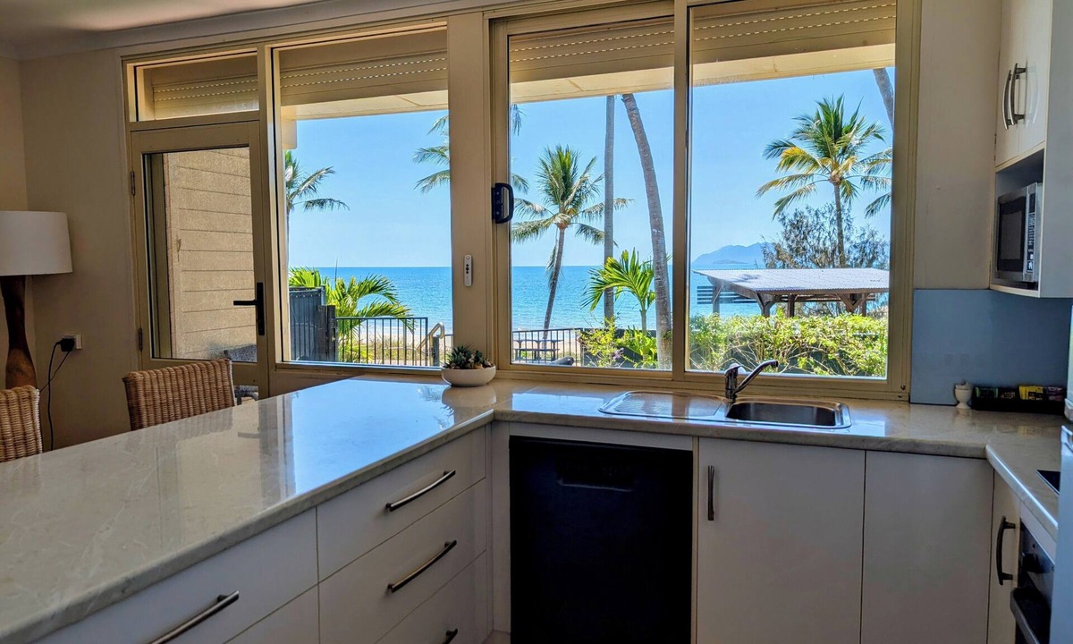 Bowen Hotel | Rose Bay Resort