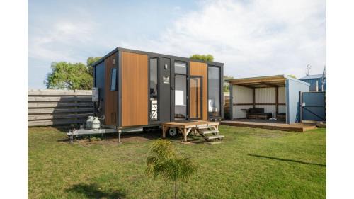 Rosebrook House | Rosebrook Riverviews by Tiny Away