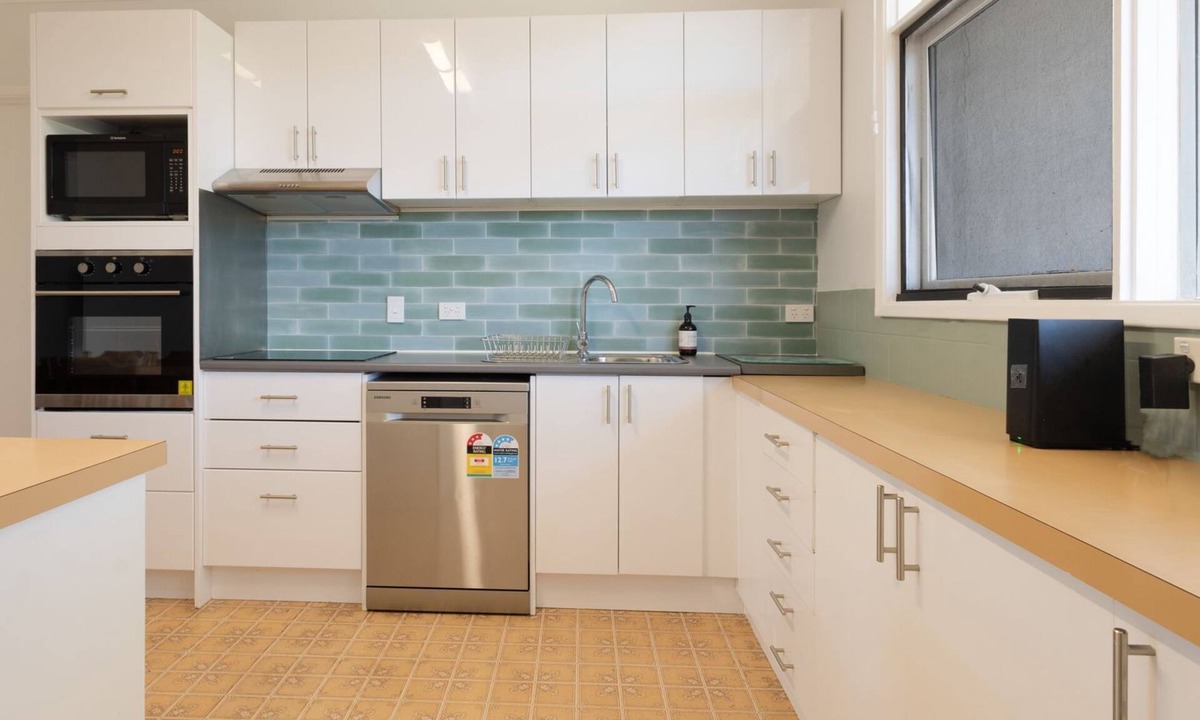 Warrnambool Apartment | Rosella Perch - Stones throw to the Warrnambool Race Course