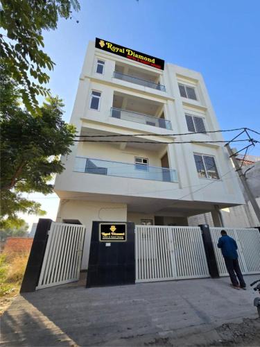 Varanasi Hotel | Royal Diamond Hotel & Guest house