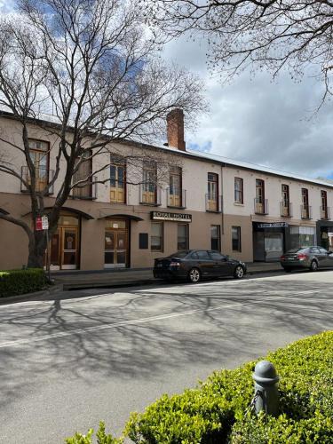 Parkes Hotel | Royal Hotel - Accommodation only