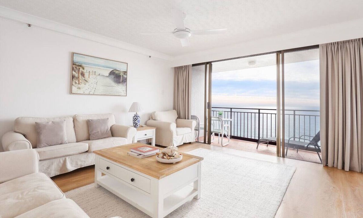 Palm Beach Apartment | Royal Palms Uninterrupted Views