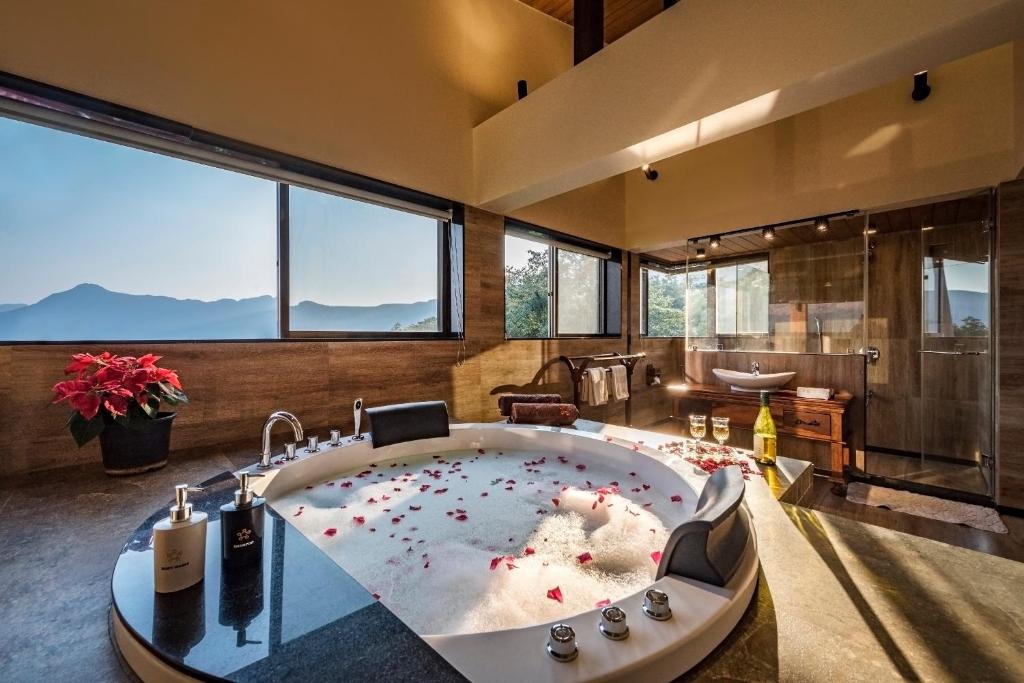 Lonavala Villa | SaffronStays Althea - 4 BRD Veg Only Villa In Pawna With Jacuzzi In Every Room