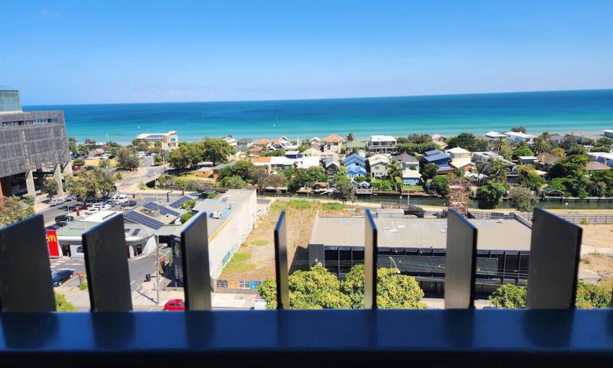 Frankston Apartment | Sails by the Bay - Ocean Views - Wi-Fi - Netflix