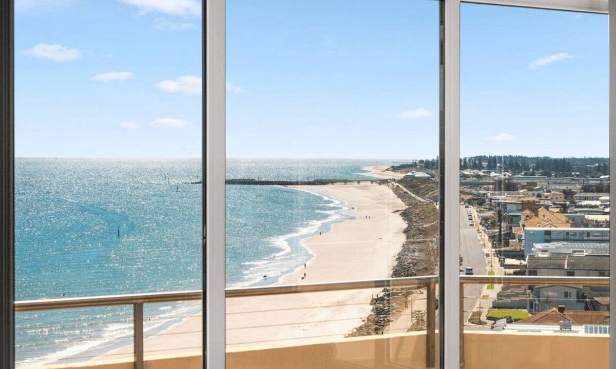 Glenelg North Resort | Salt & Skyline Penthouse