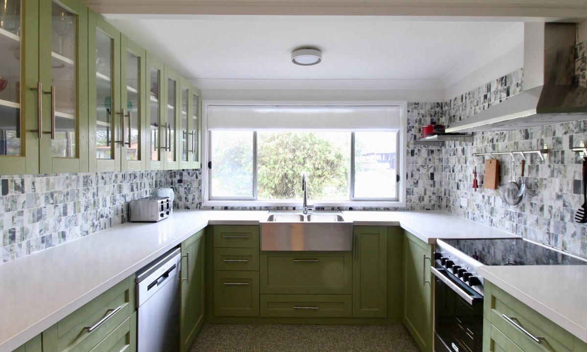 Sanctuary Point House | Sanctuary Paradise Waterfront by Book Jervis Bay - Pets Allowed