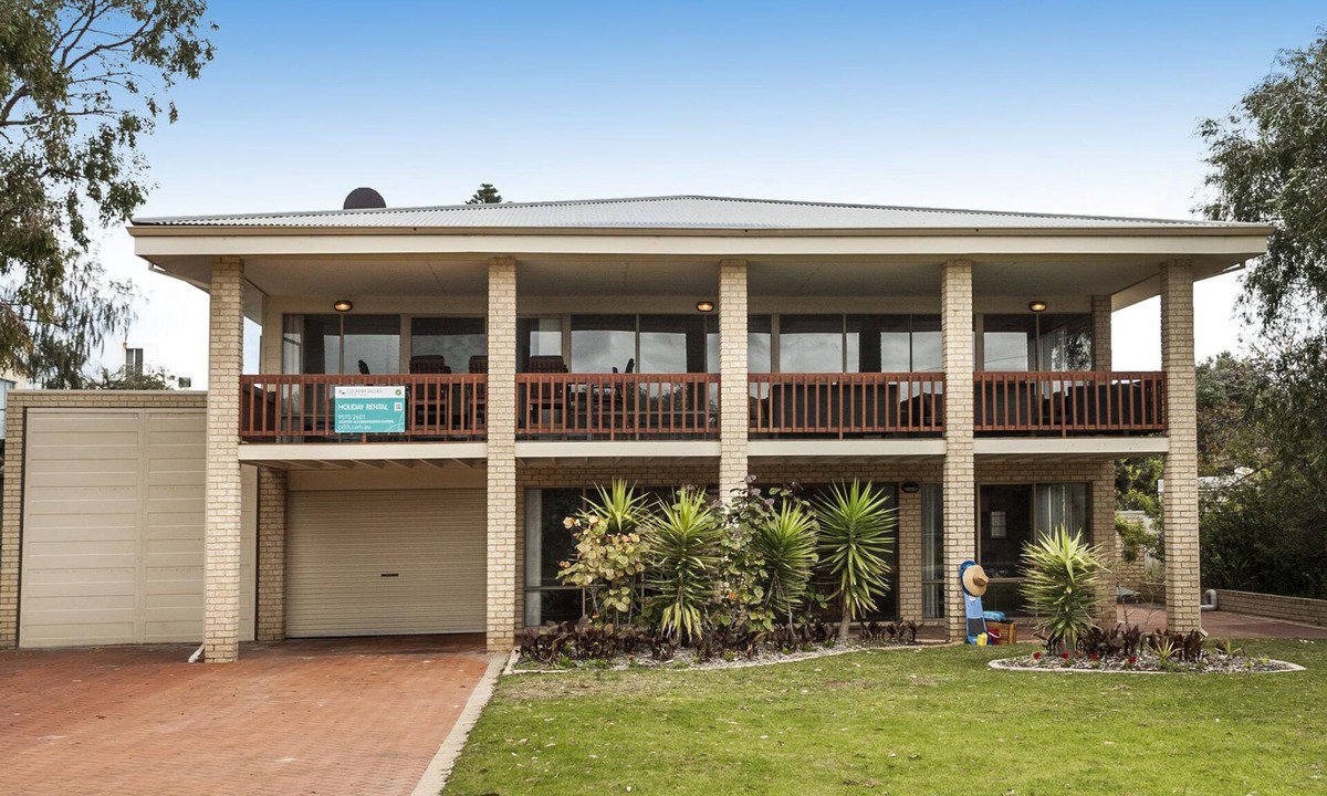 Lancelin House | Sand Dunes - The perfect family holiday