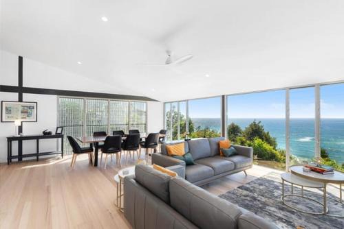 Forresters Beach House | Sandcastle by Coast Hosting