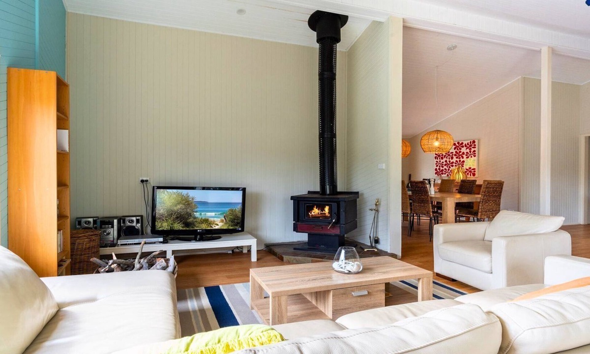 Callala Beach House | Sandcastles – 440 m stroll to Jervis Bay