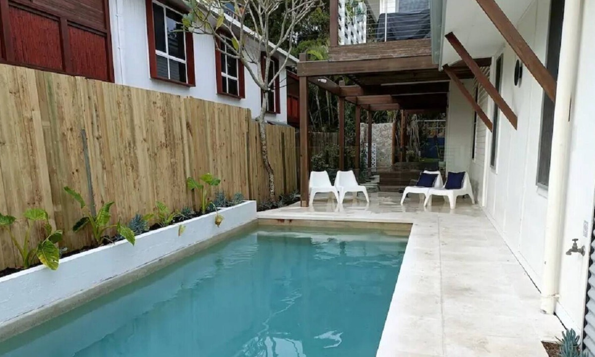 Fingal Head House | "Sandcastles" beach house at Fingal Heads with pool