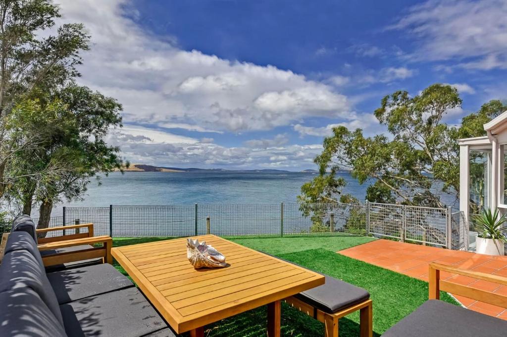 Sandy Bay House | Sandy Bay Beachfront Oasis direct beach access