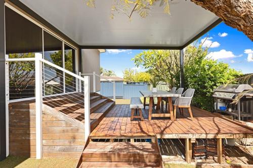 East Victoria Park House | Sasha's Cottage on the Hill BBQ & Entertainment