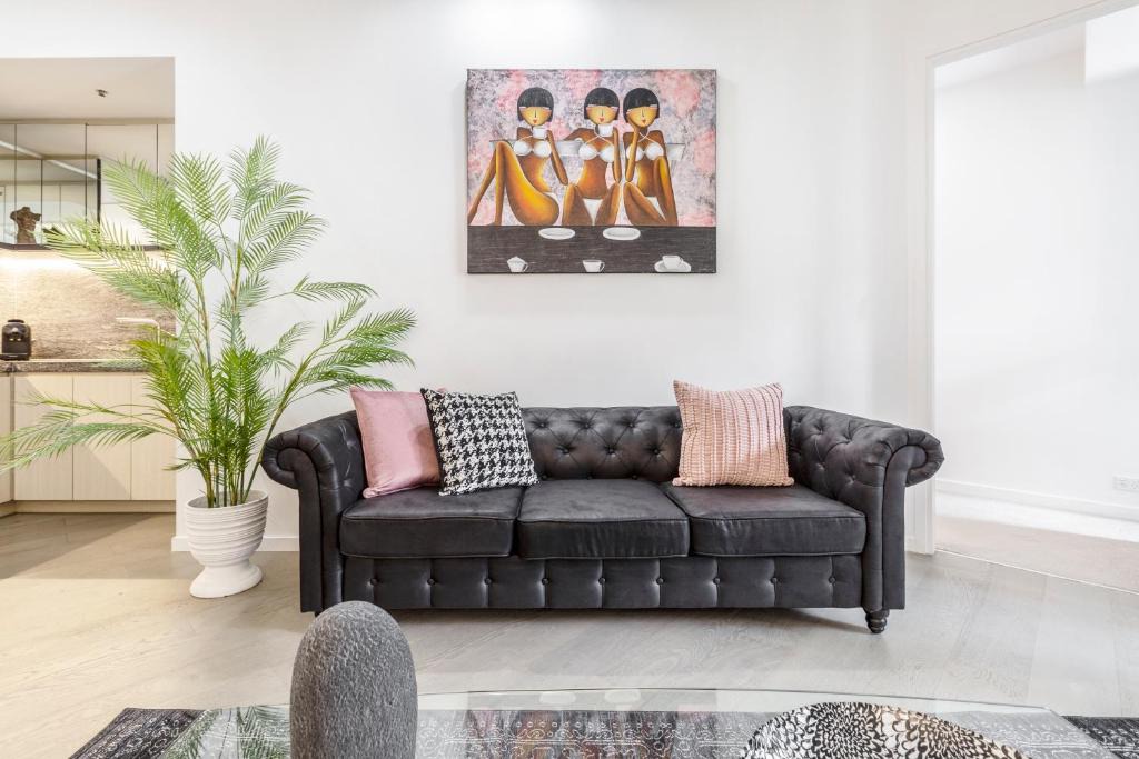 Melbourne Apartment | Sassy & Chic Apt on Melbourne='s Famous St Kilda Rd