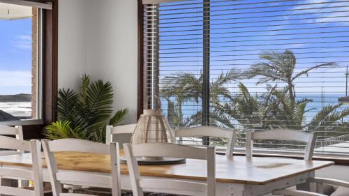 Emerald Beach House | Sea Change -Cheerful, Family Friendly, Sea Views
