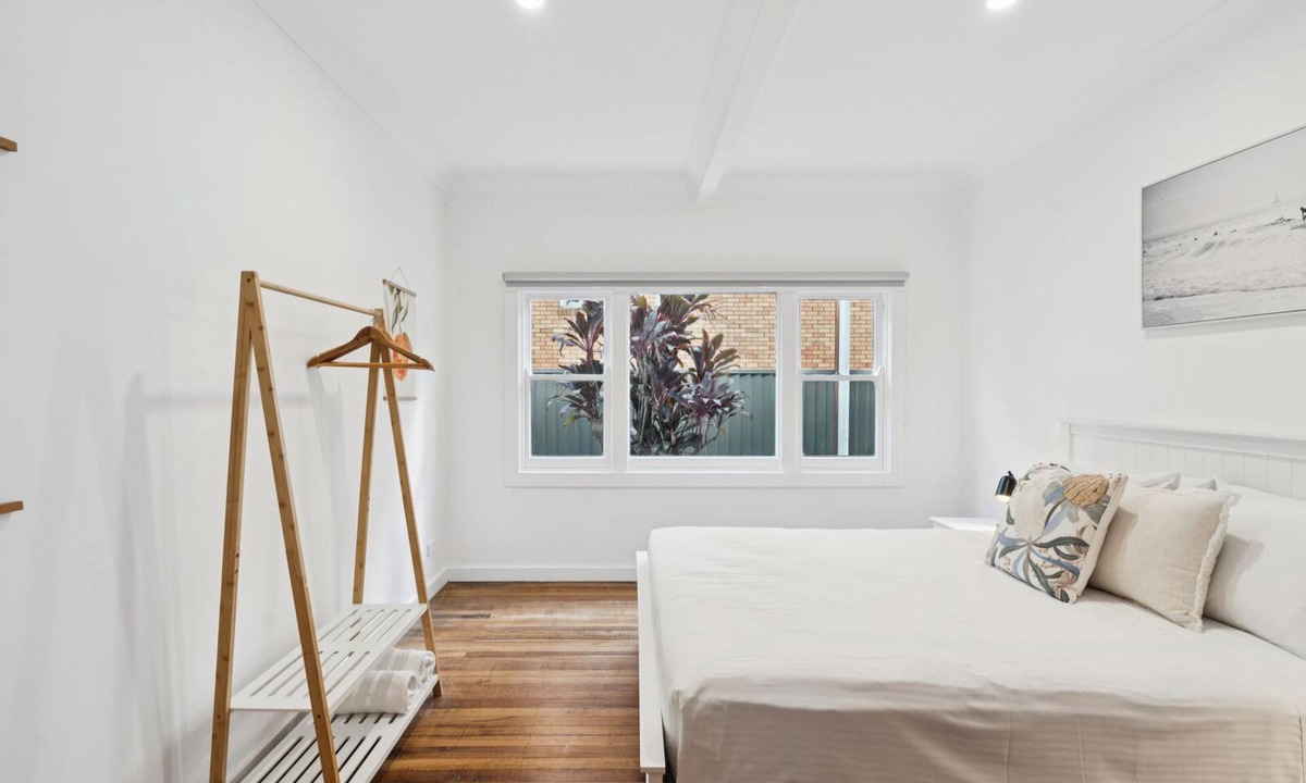 Coffs Harbour Apartment | Seabreeze Macauley's - Retro beach vibes in beachside Pet Friendly