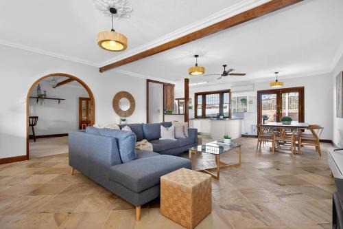 Seaford House | Seaford Haven - Seaside Stay near Dining & Wineries