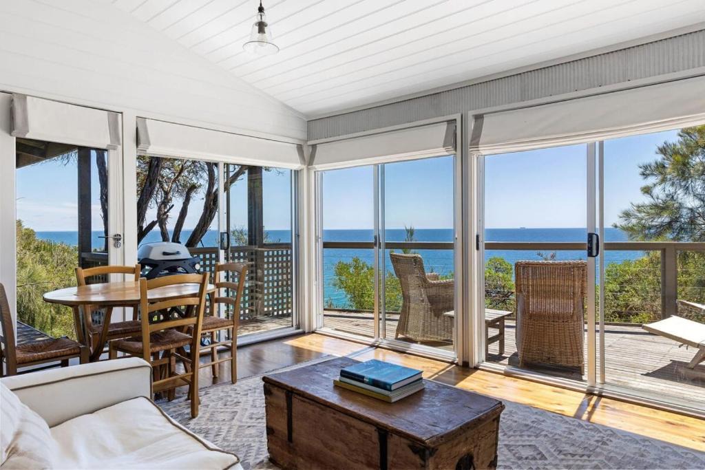 Mornington Apartment | Seahouse Studio - Private Beach Access Pets