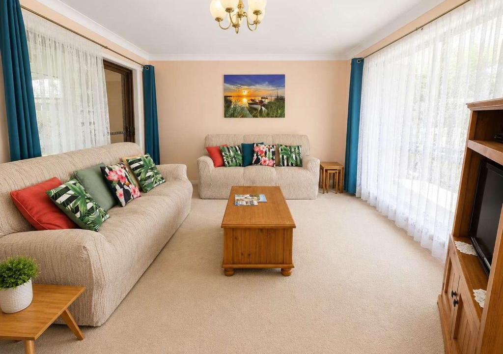 Narrawallee House | Seascape Macleay Street - walk to beach