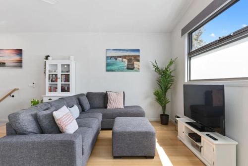 Apollo Bay House | SEASIDE 7 - Steps from the beach