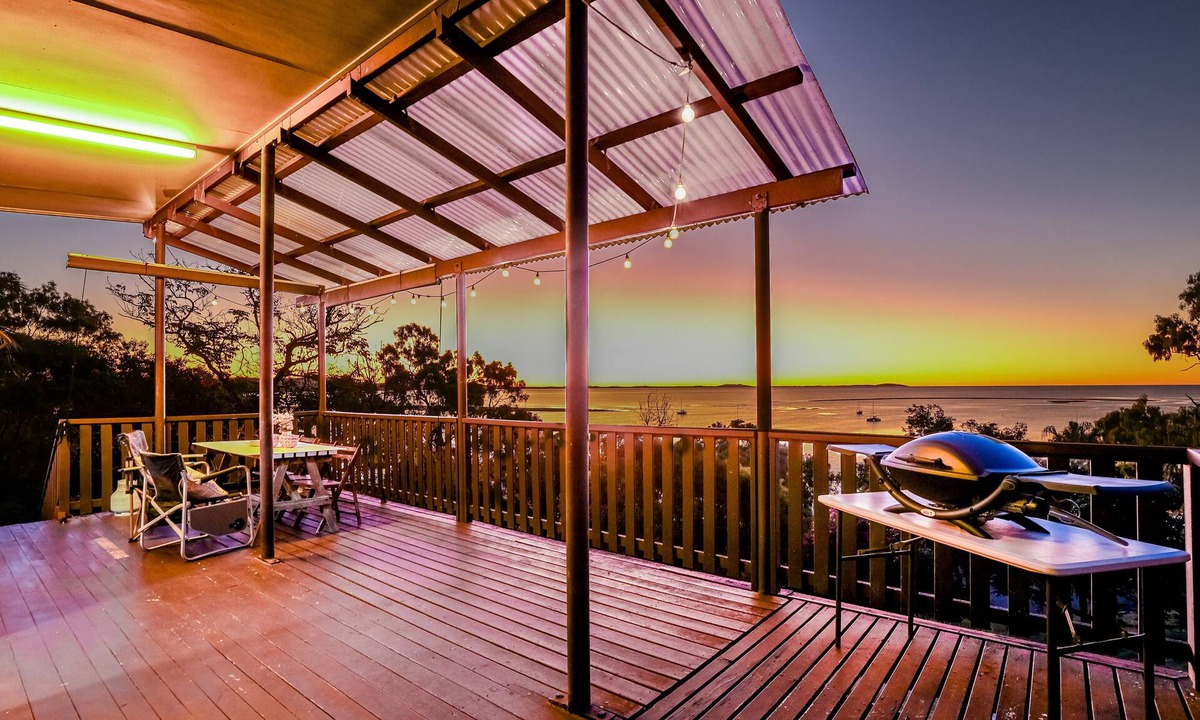 Seventeen Seventy House | Seaview 2BDR Close to Beaches, Marina & Local Favourites Beautiful View