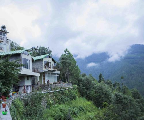 Ramgarh Resort | Seclude Ramgarh Cliff's edge