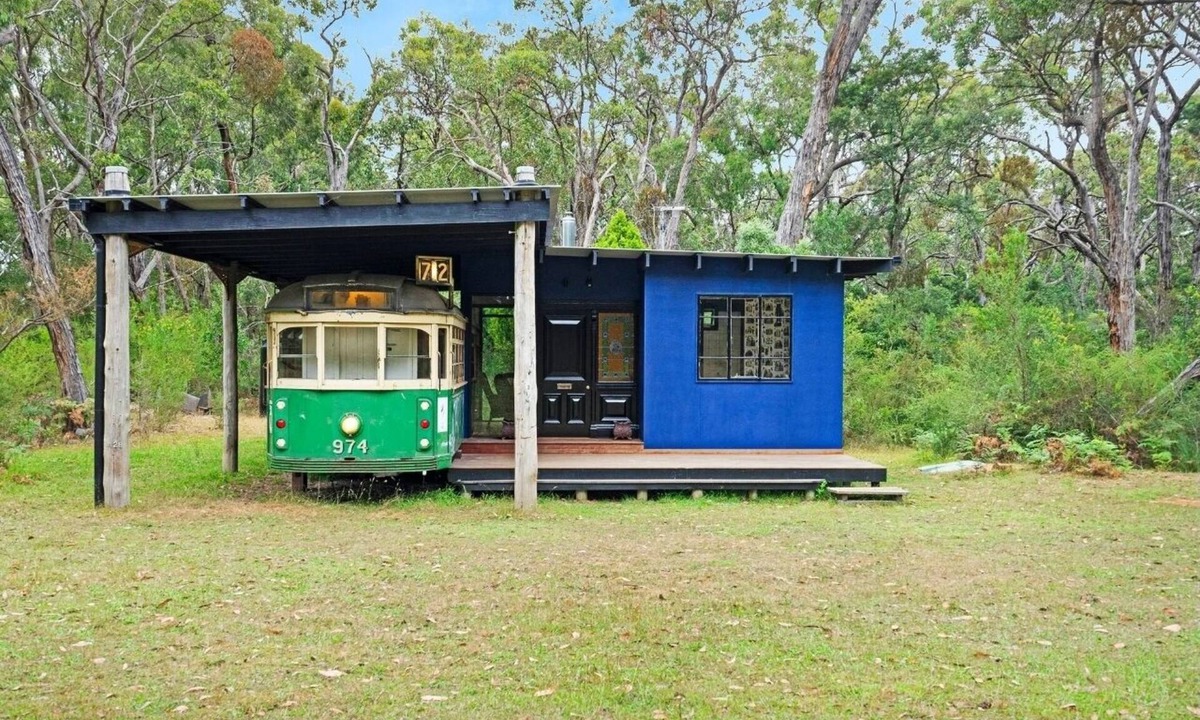 Balnarring House | Seclusion, Tram, Native Bush, Wineries, Beaches, Melbourne Icon, Village nearby