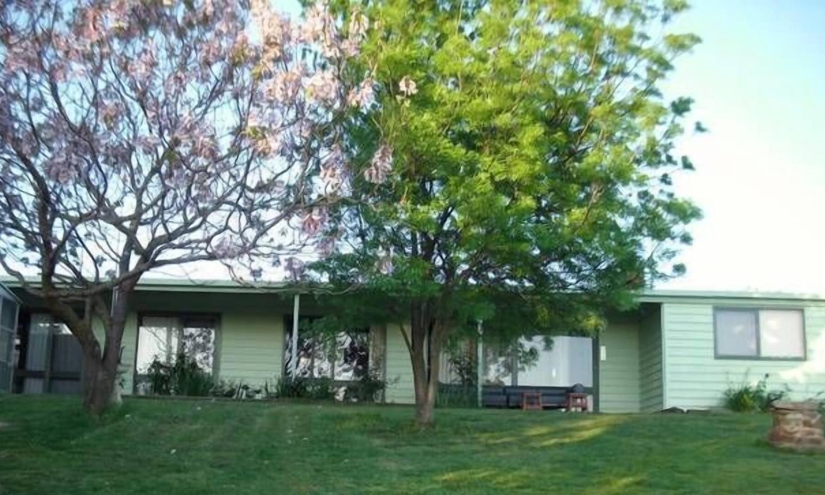 Barwite Other | Self contained 2 bedroom studio apartment attached to house