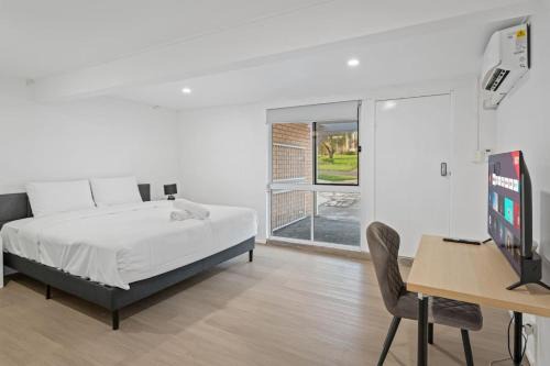 Macgregor House | Self Contained Studio Perfect for Solo Travelers