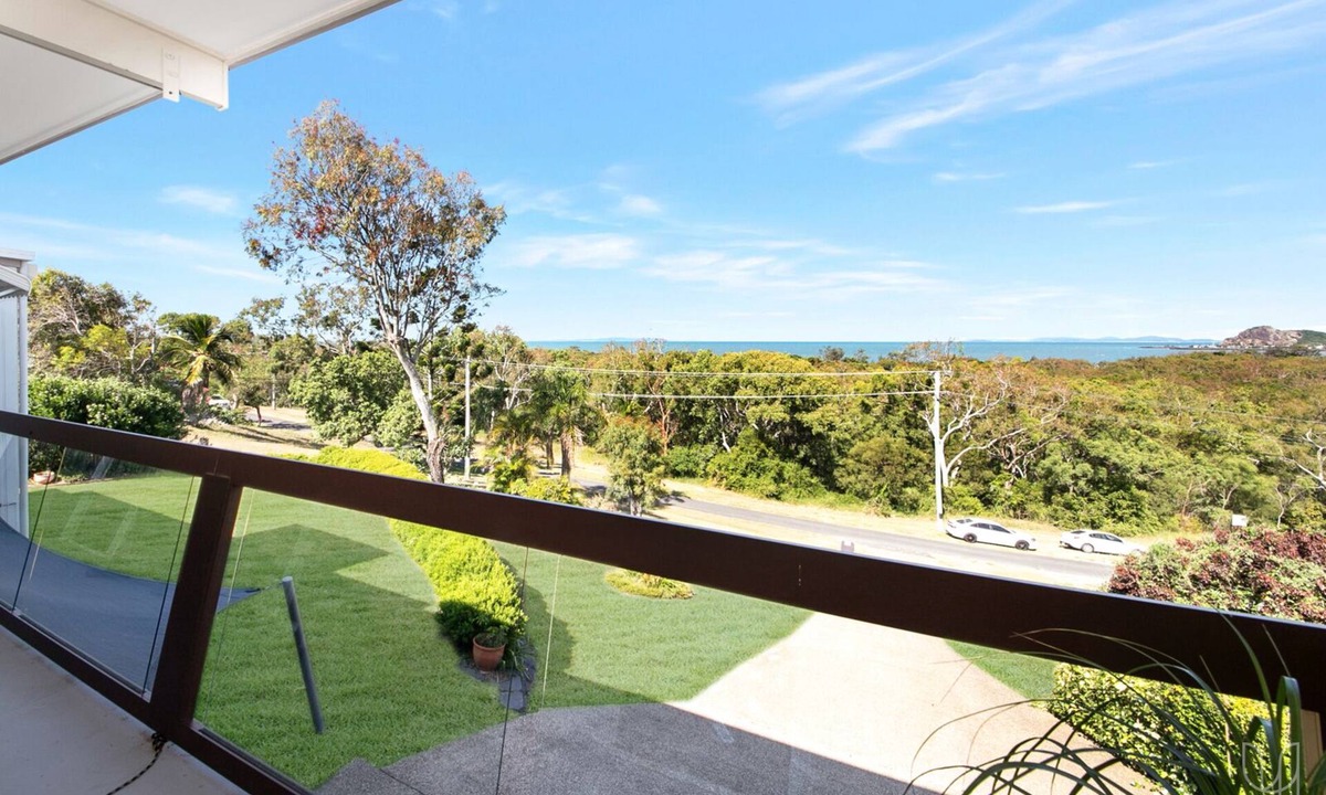 Taranganba House | Serene ocean & harbour views
