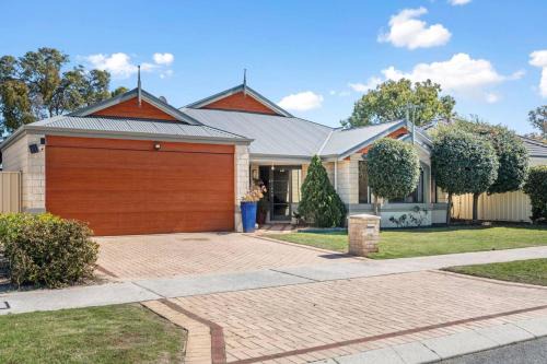 Ashby House | Serenity and Style, Your Ashby Getaway Awaits