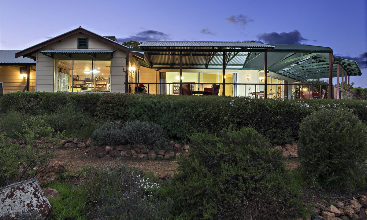 Kangaroo Gully Bed & Breakfast | Shambhala Guesthouse
