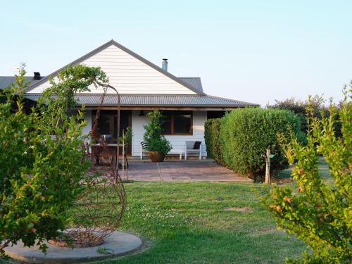 Bombira Villa | Shawwood Cottage
