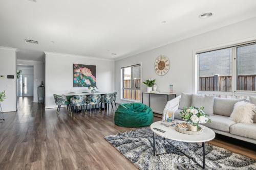 Point Cook House | Shine Point Cook - Elegant Home Sweet Home