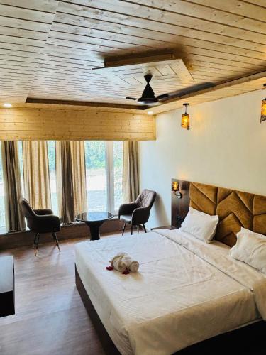 Khattalwada Hotel | Shiv Ganga & Pyass Restaurant