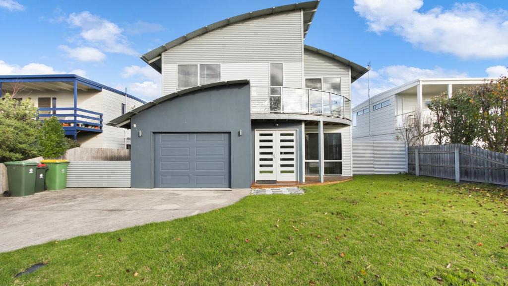 Lake Tyers Beach House | Shore Thing - Spacious Retreat for 15 Guests