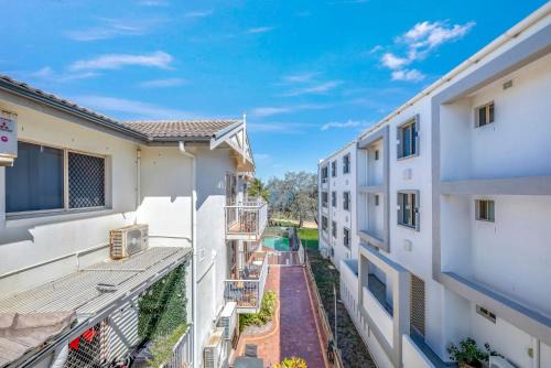Bargara Hotel | Shoreline Apartments - Unit 4b