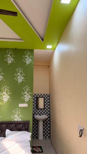 Orai Hostel | Shundaram Residency