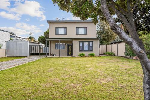 Silver Sands House | Silver Myrtle Shack - Aldinga Beach - C21 SouthCoast Holidays