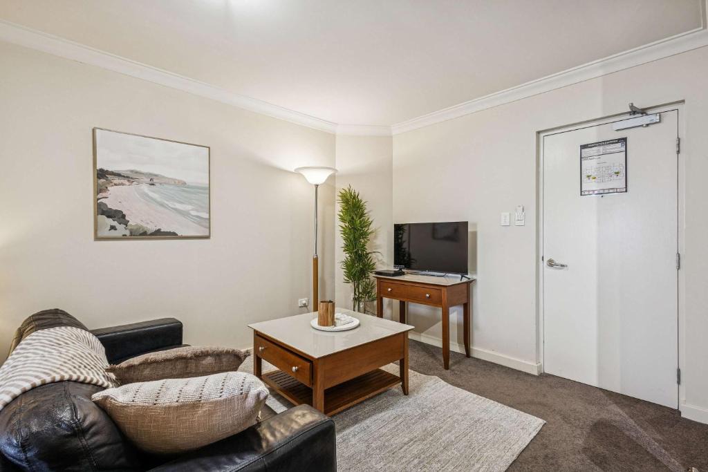 Perth Central Business District Apartment | Simple City Accommodation Near CBD