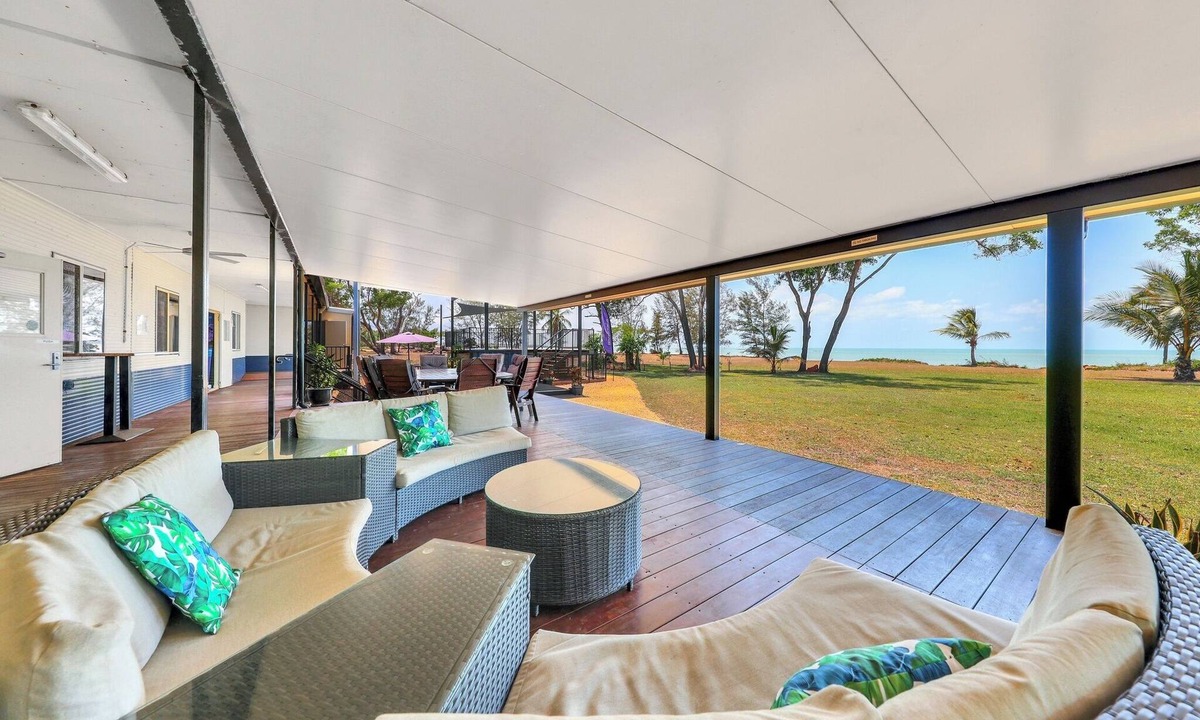 Dundee Beach House | Skippers at Dundee