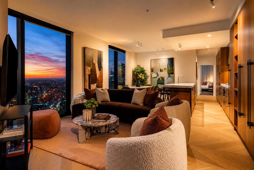 Southbank Apartment | Sky-High Opulence Panoramic Melbourne Views
